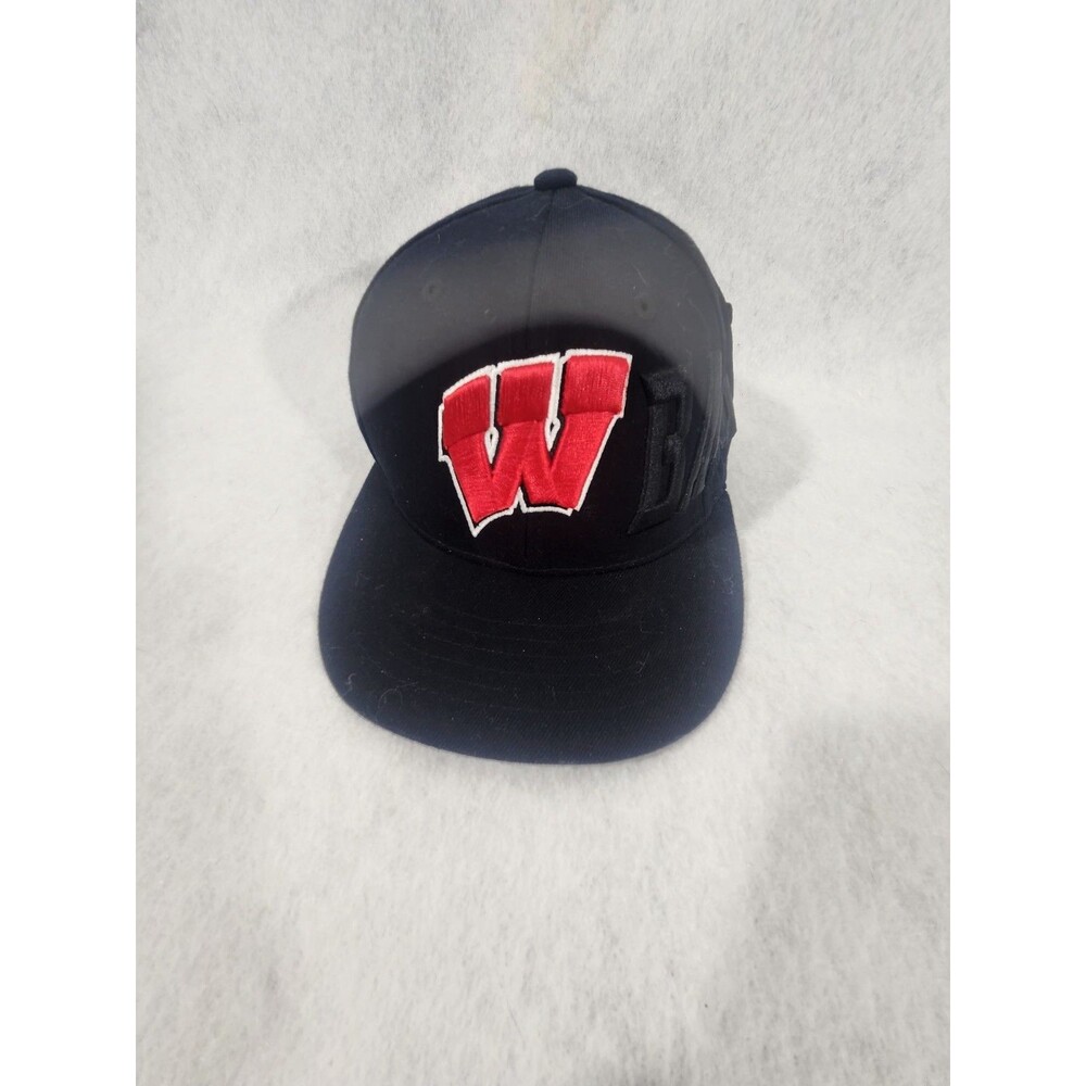 Wisconsin Badgers Hat Cap Top of the World Red & BlackFlex Fit Large 7  1/4-5/8